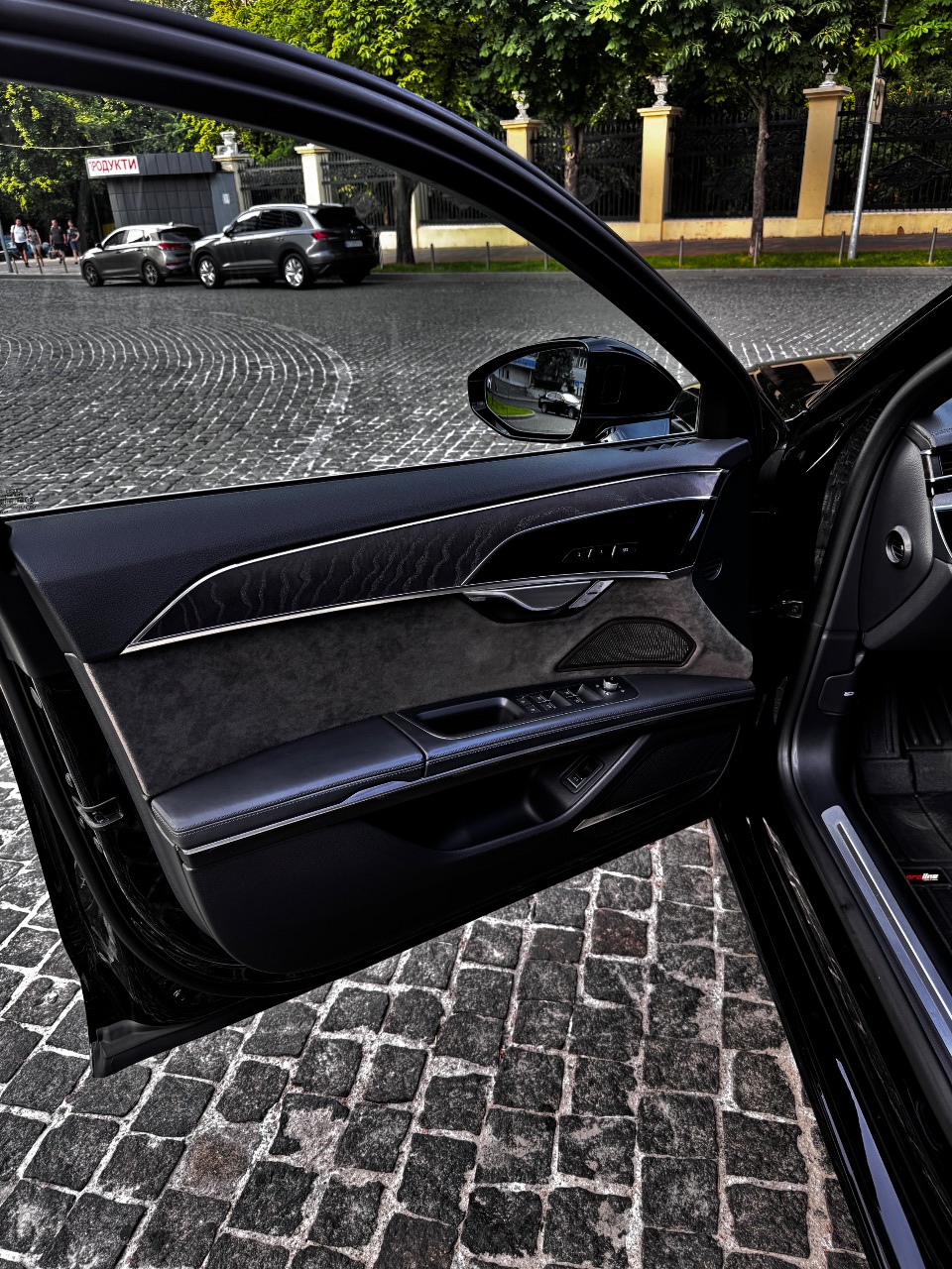 Audi A8 - фото 16