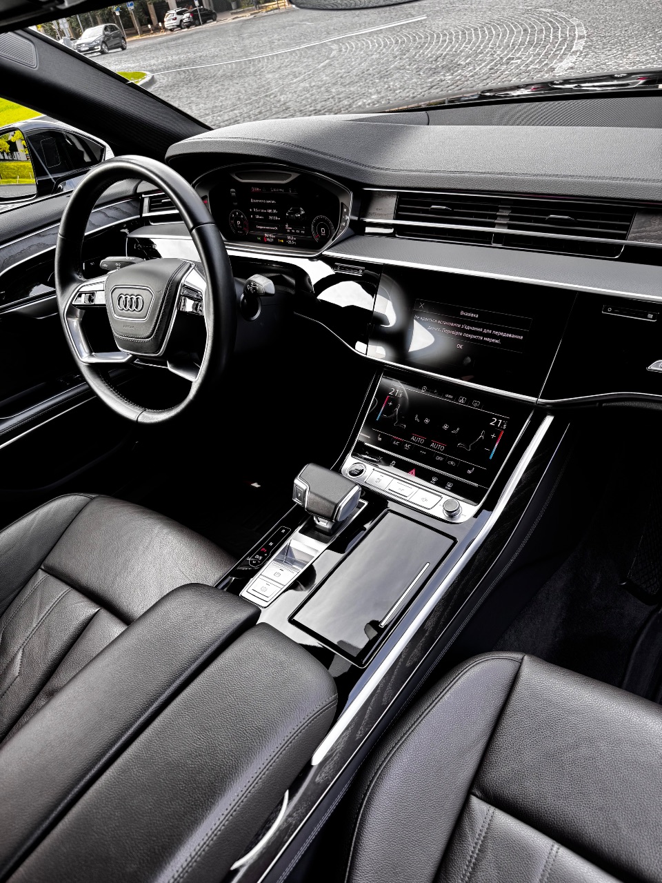 Audi A8 - фото 1