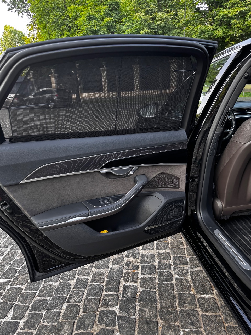 Audi A8 - фото 12