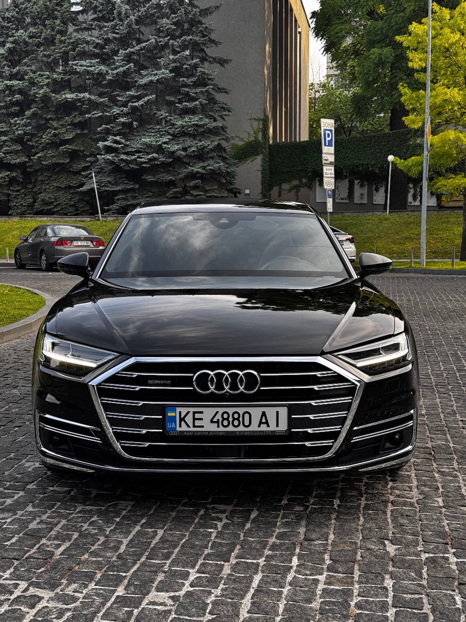 Audi A8 - фото 10