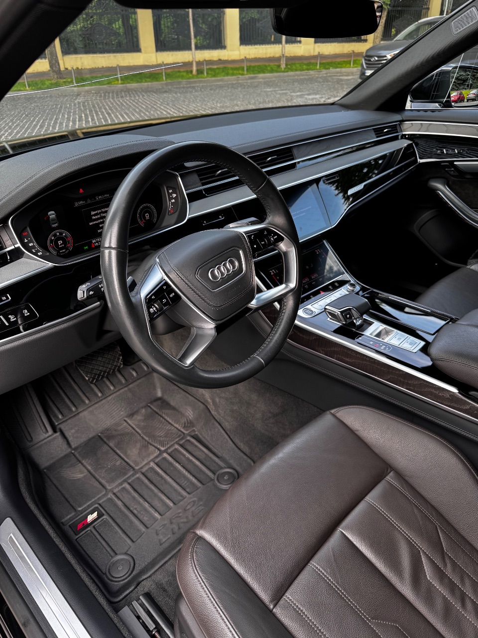Audi A8 - фото 3