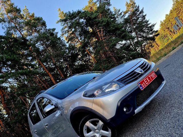 Dacia Sandero - фото 1