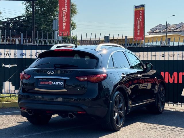 Infiniti QX70 - фото 2