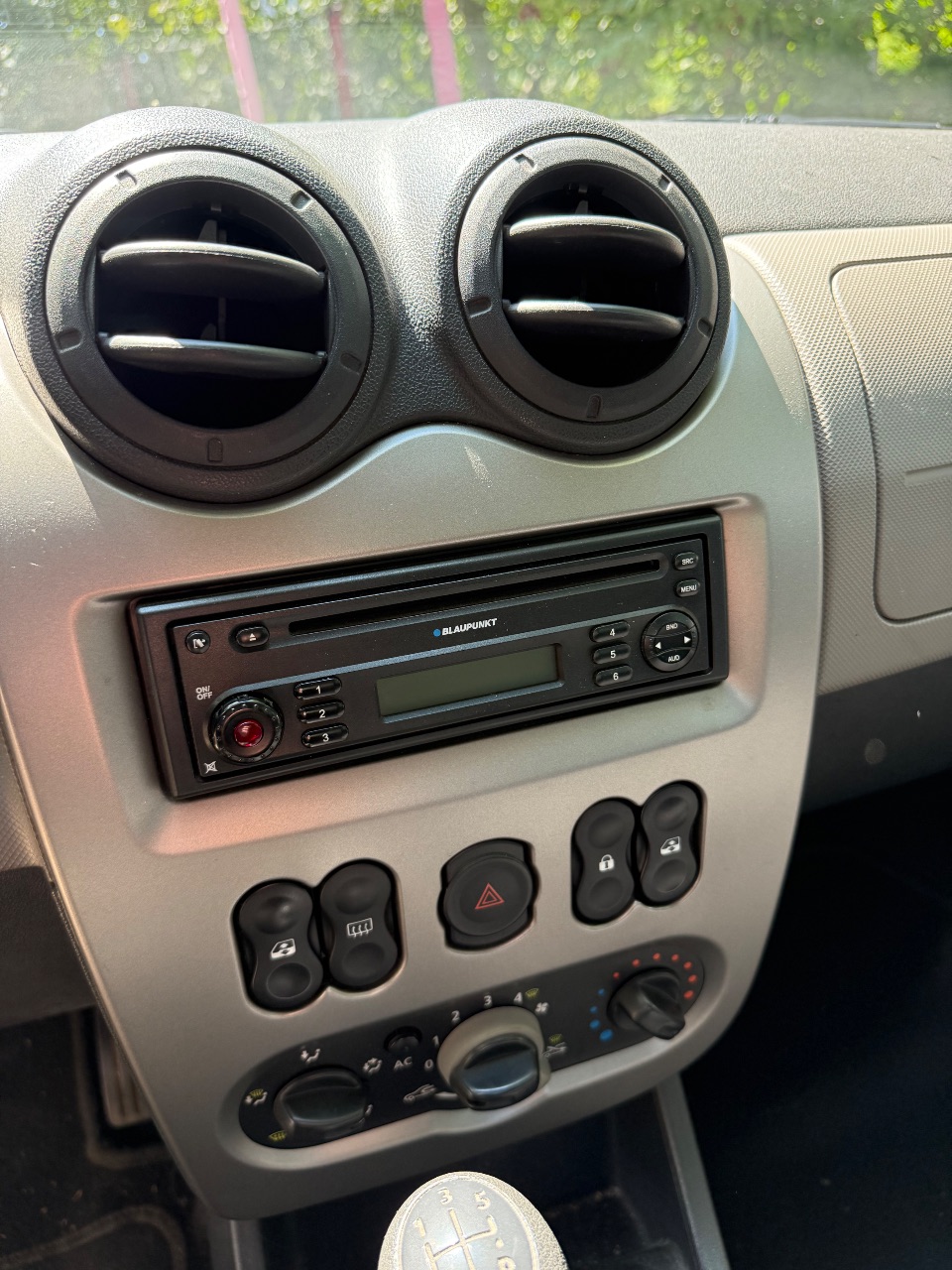 Dacia Sandero - фото 2