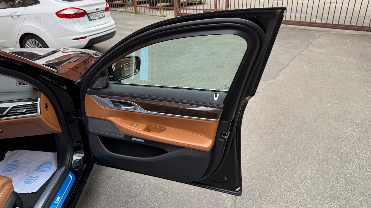 BMW 7 серії - фото 13