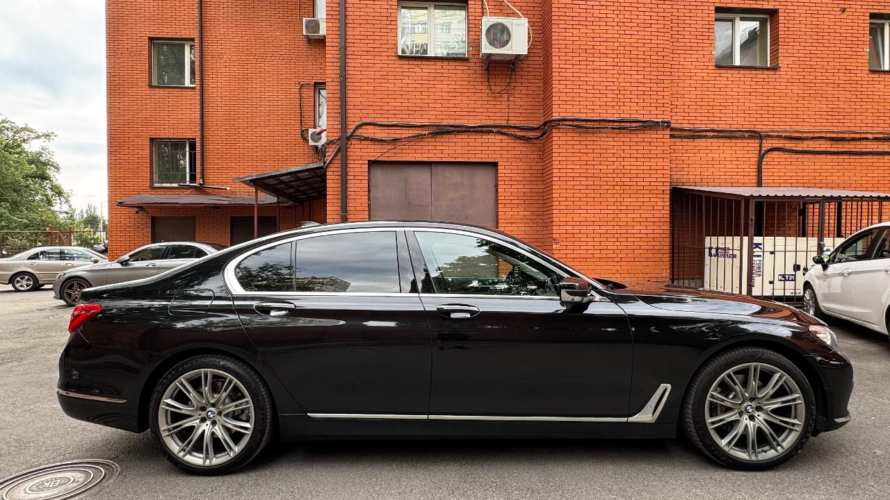 BMW 7 серії - фото 4