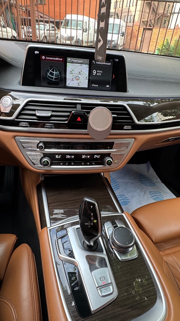 BMW 7 серії - фото 12