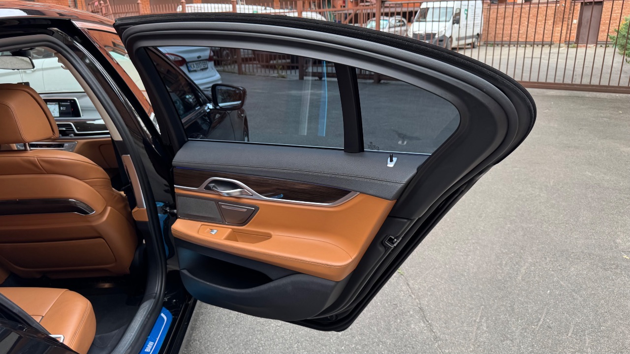 BMW 7 серії - фото 14