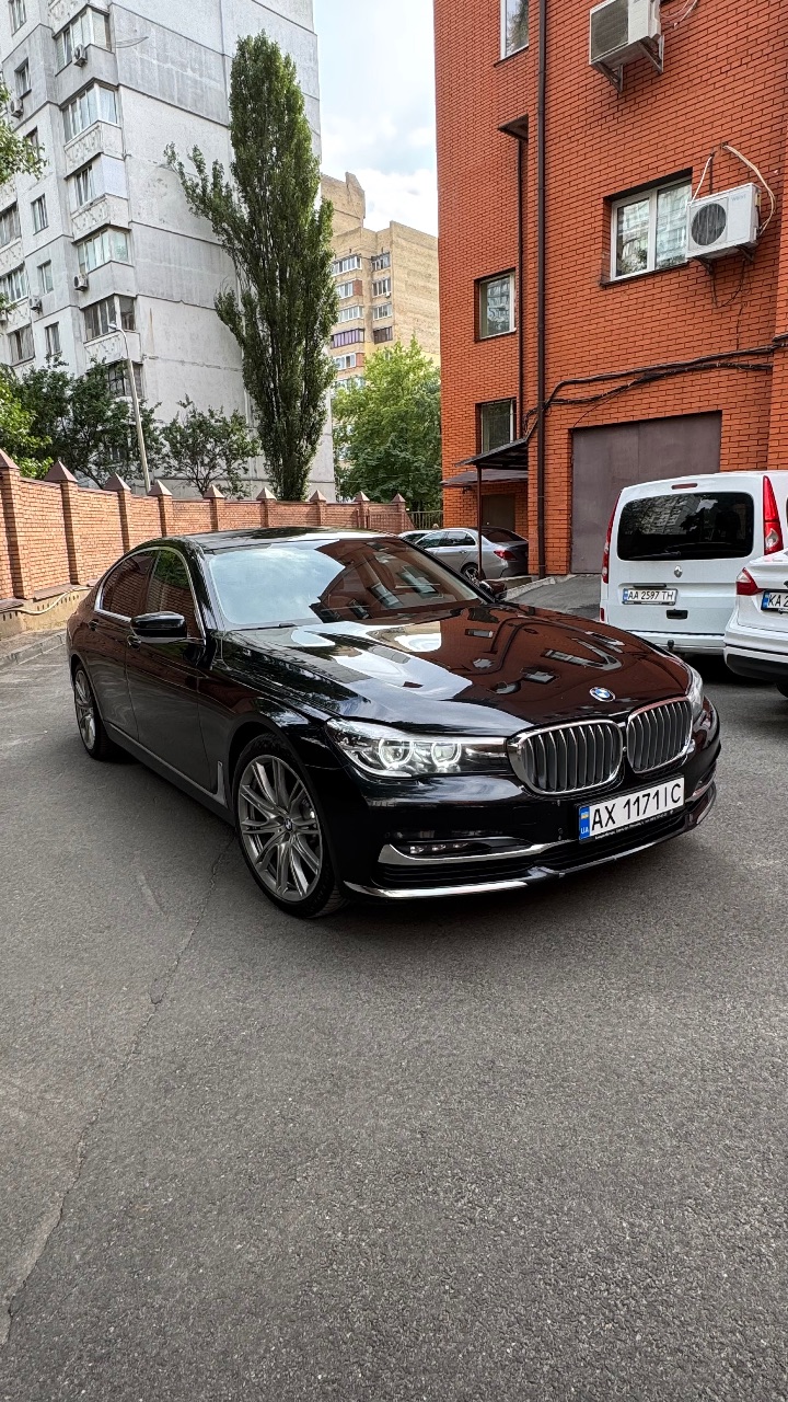 BMW 7 серії - фото 1