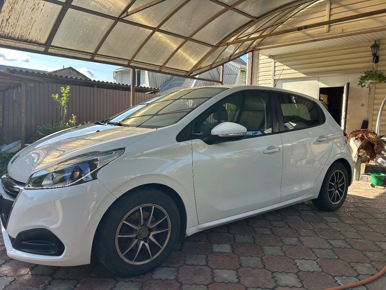 Peugeot 208 - фото 5