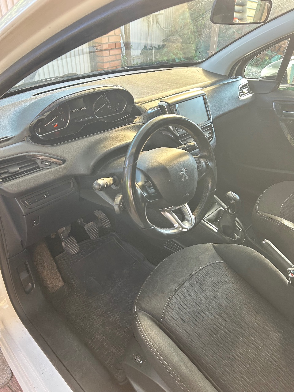 Peugeot 208 - фото 2