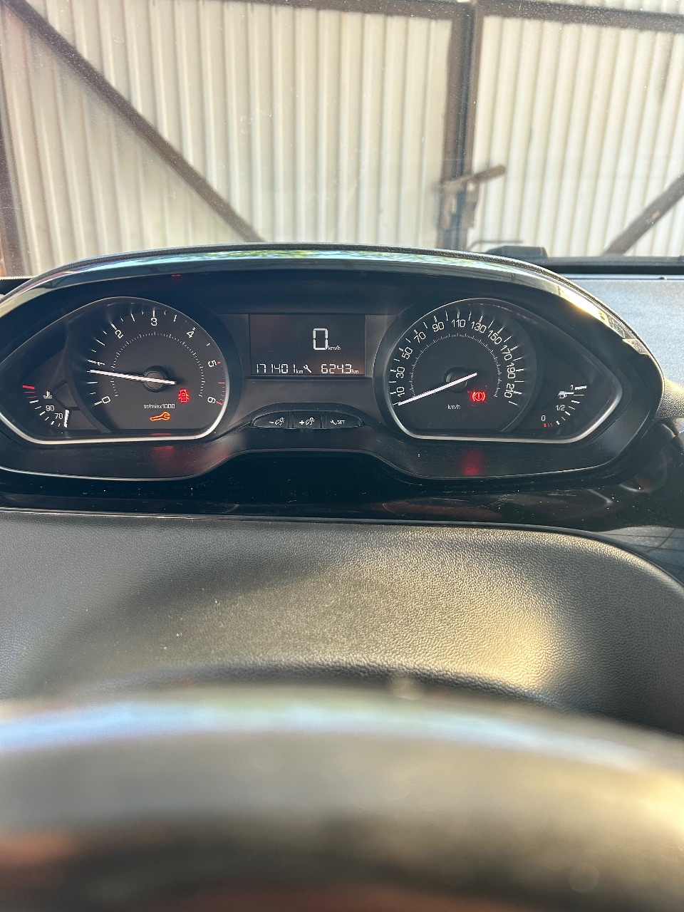 Peugeot 208 - фото 4