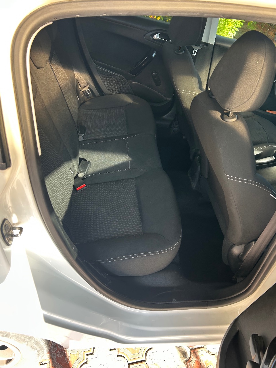 Peugeot 208 - фото 6