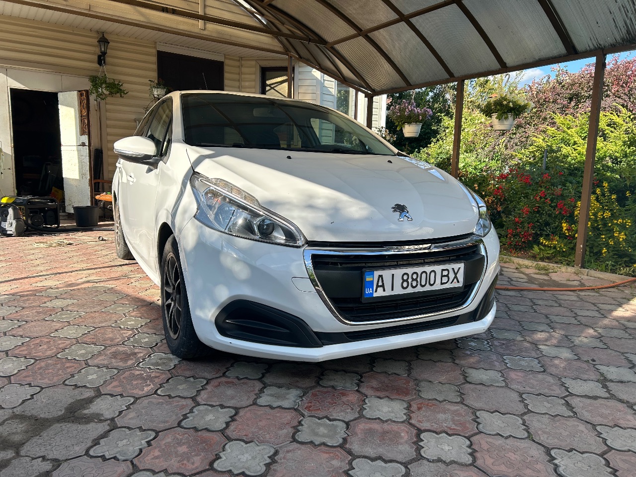 Peugeot 208 - фото 1
