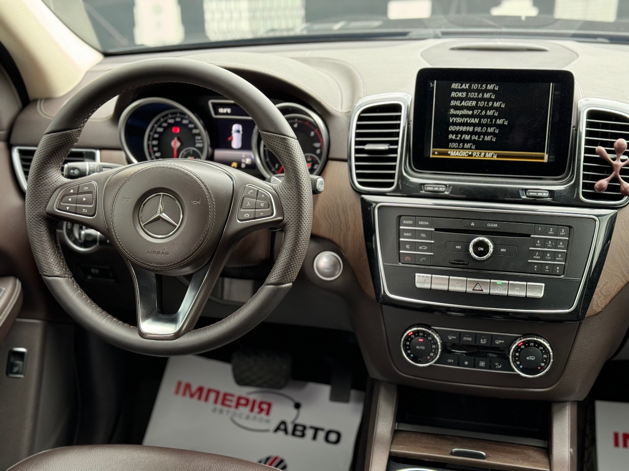 Mercedes-Benz GLS - фото 7