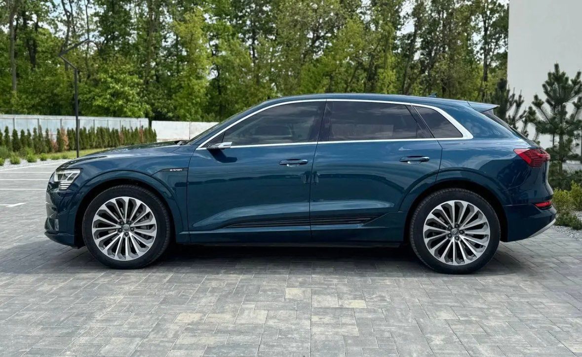 Audi e-tron - фото 4