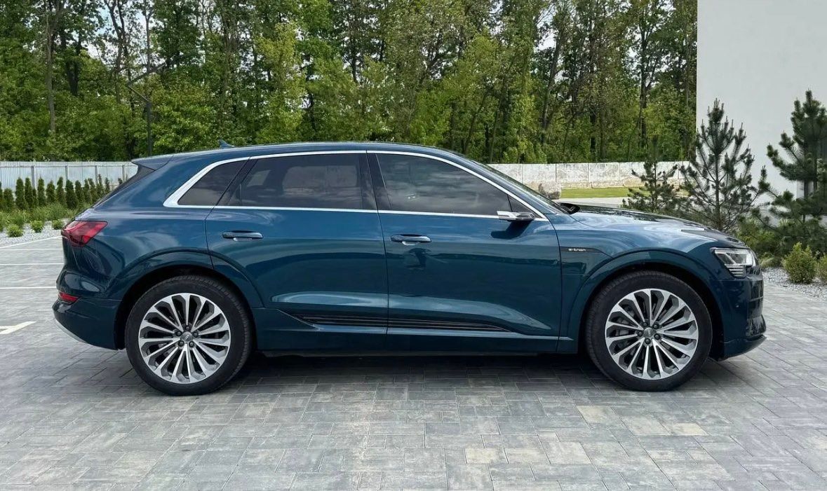 Audi e-tron - фото 5