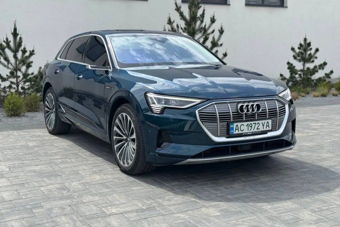Audi e-tron - фото 1