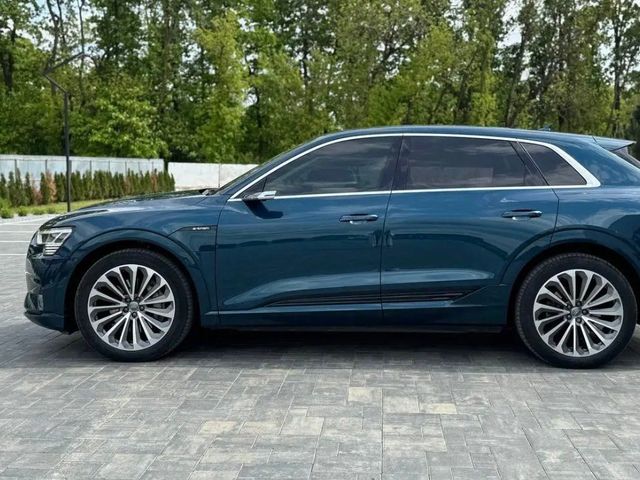 Audi e-tron - фото 4