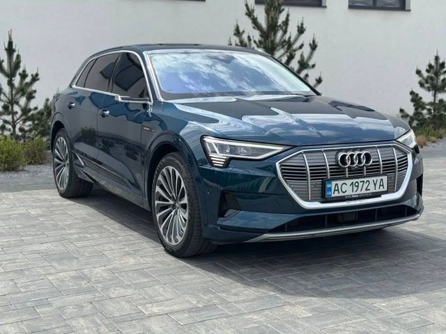 Audi e-tron - фото 1