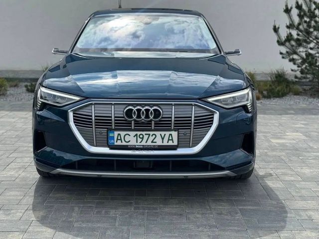 Audi e-tron - фото 2