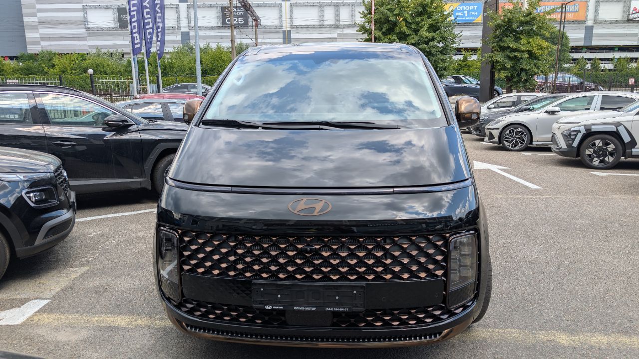 Hyundai Staria - фото 1