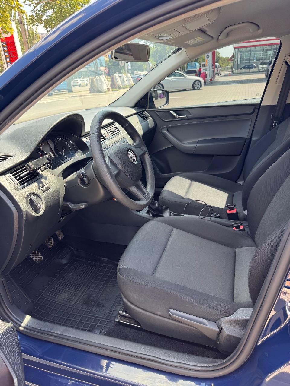 Skoda Rapid - фото 8