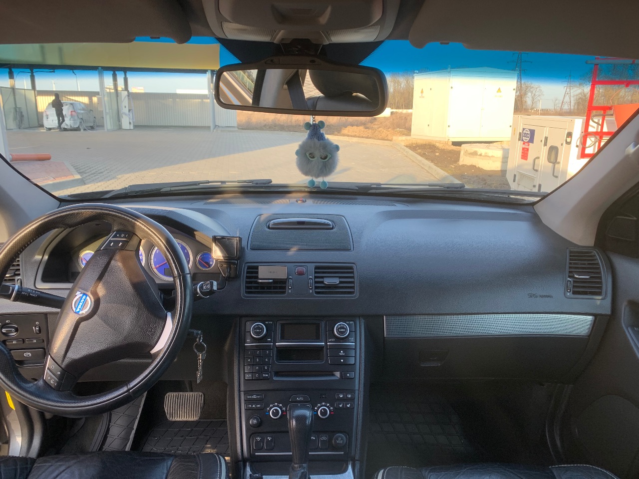 Volvo XC90 - фото 8