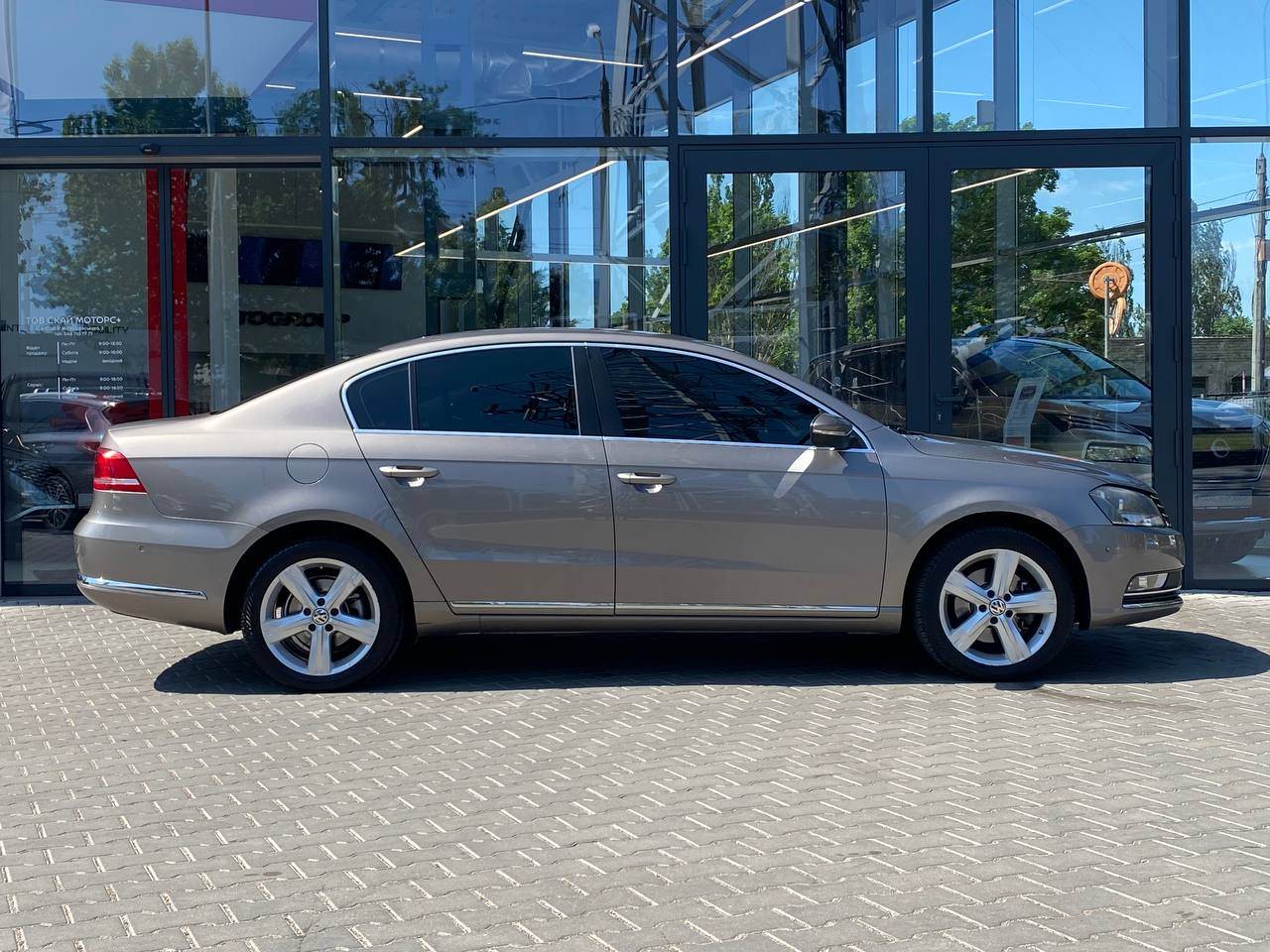 Volkswagen Passat - фото 16