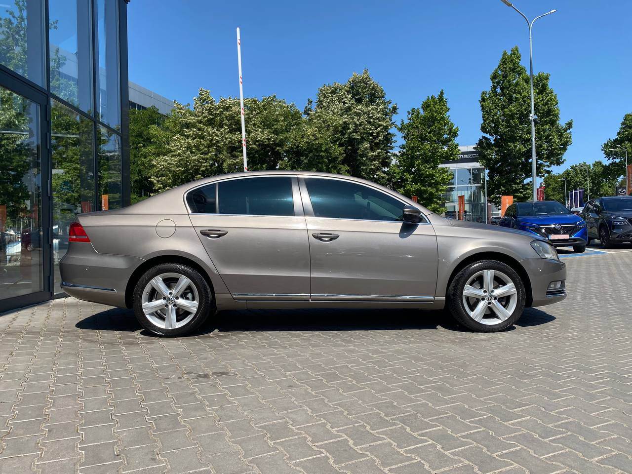 Volkswagen Passat - фото 10