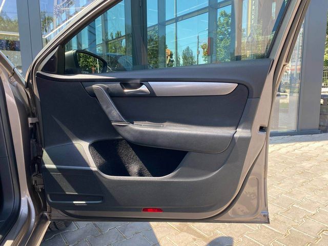 Volkswagen Passat - фото 4