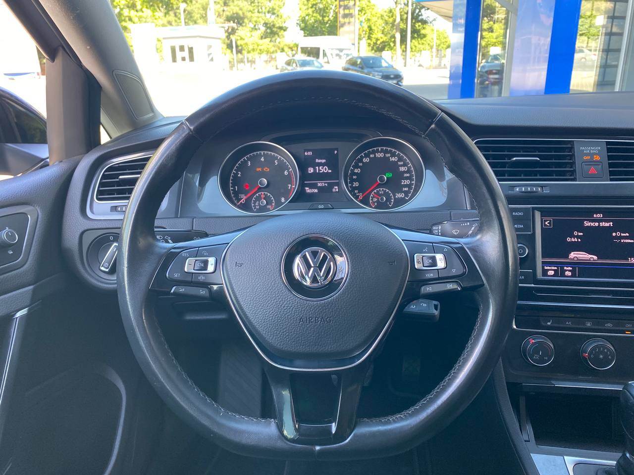 Volkswagen Golf - фото 6