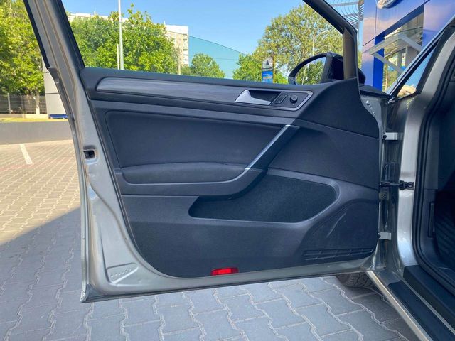 Volkswagen Golf - фото 1