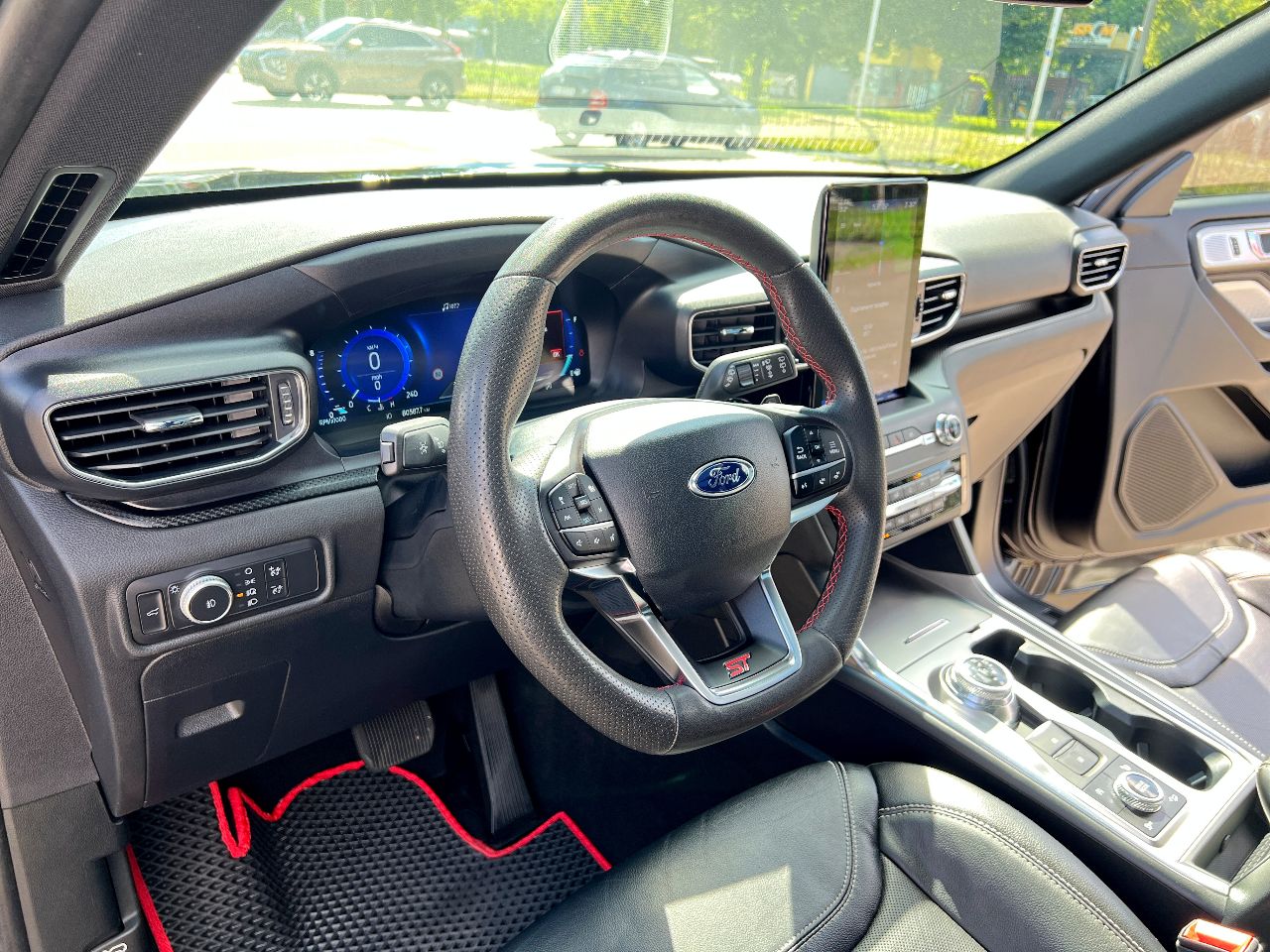 Ford Explorer - фото 16