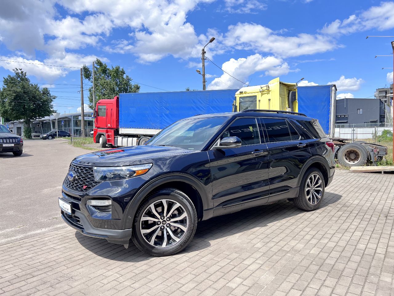 Ford Explorer - фото 1