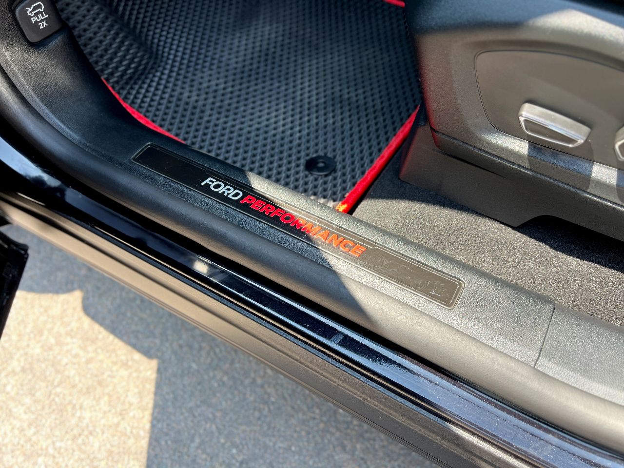 Ford Explorer - фото 17