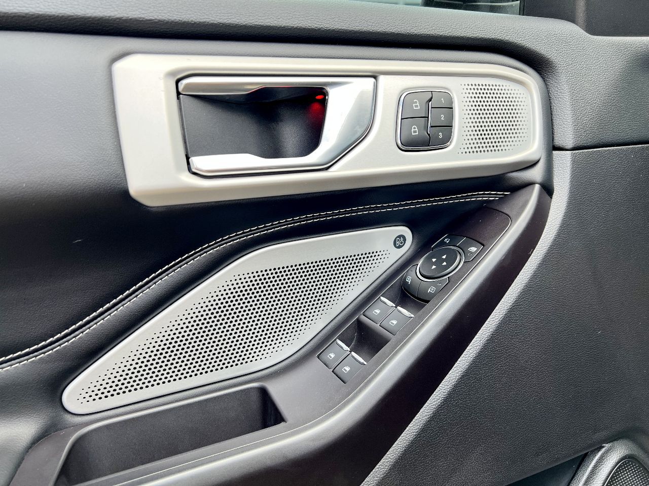 Ford Explorer - фото 15