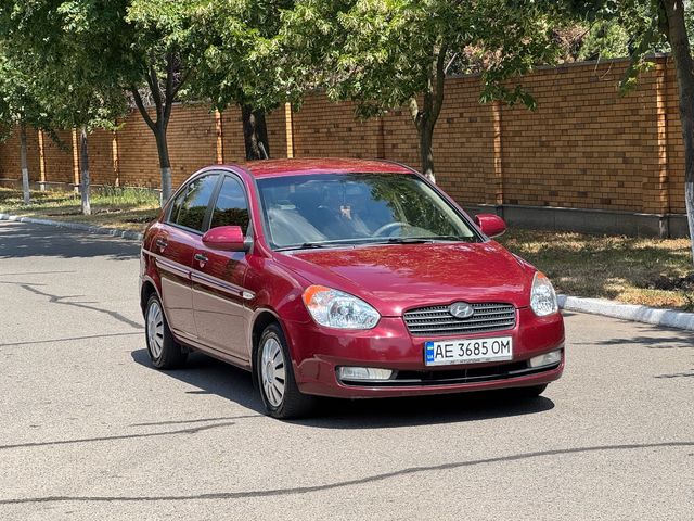 Hyundai Accent - фото 1