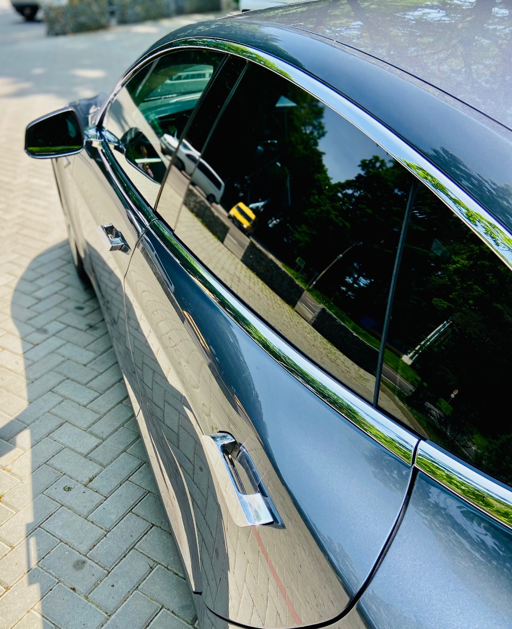 Tesla Model S - фото 7