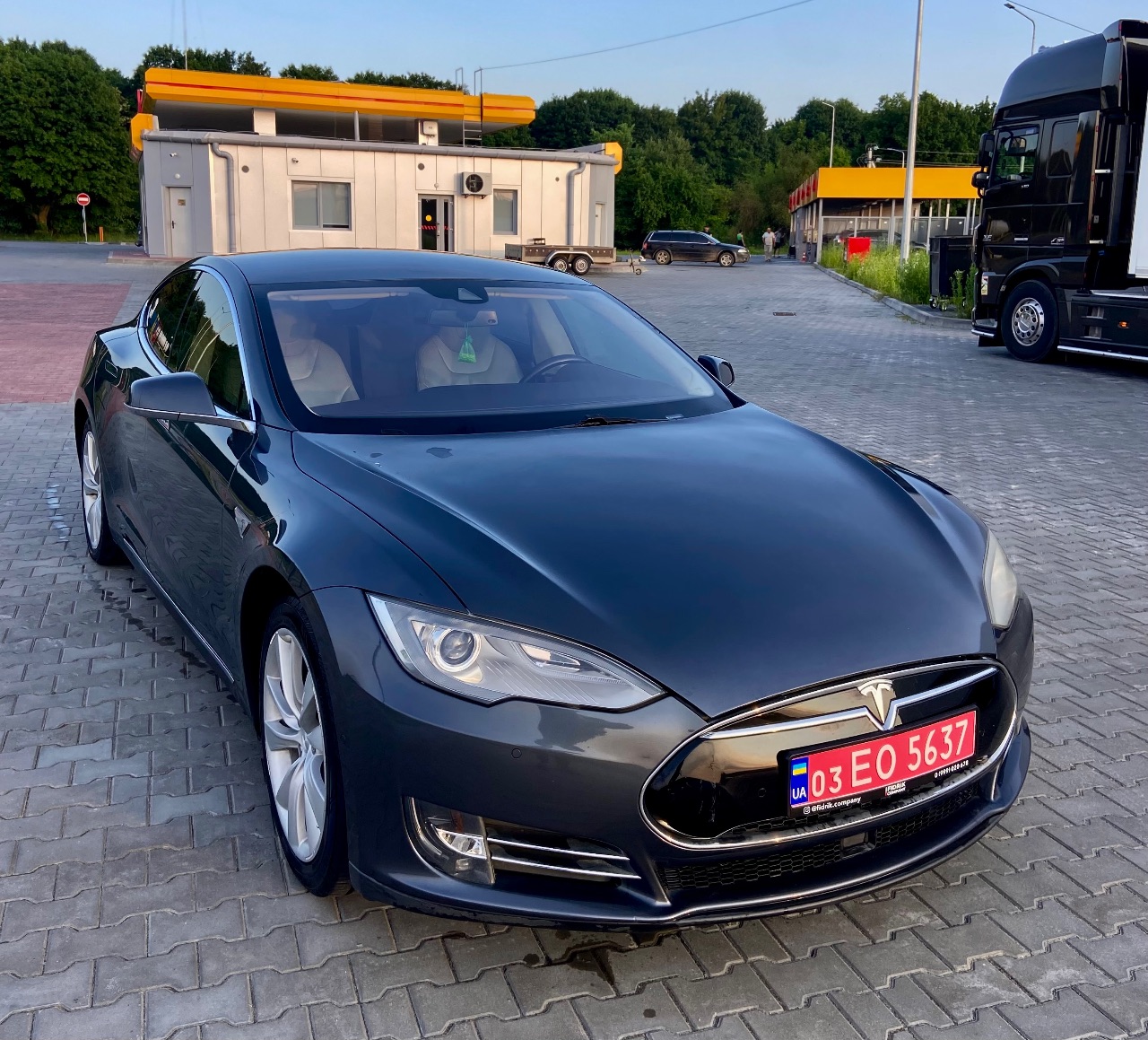Tesla Model S - фото 12