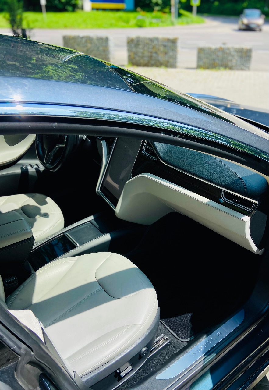 Tesla Model S - фото 9