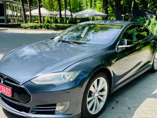 Tesla Model S - фото 5