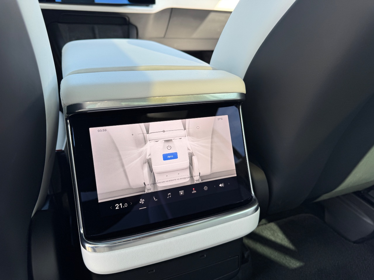 Tesla Model X - фото 29