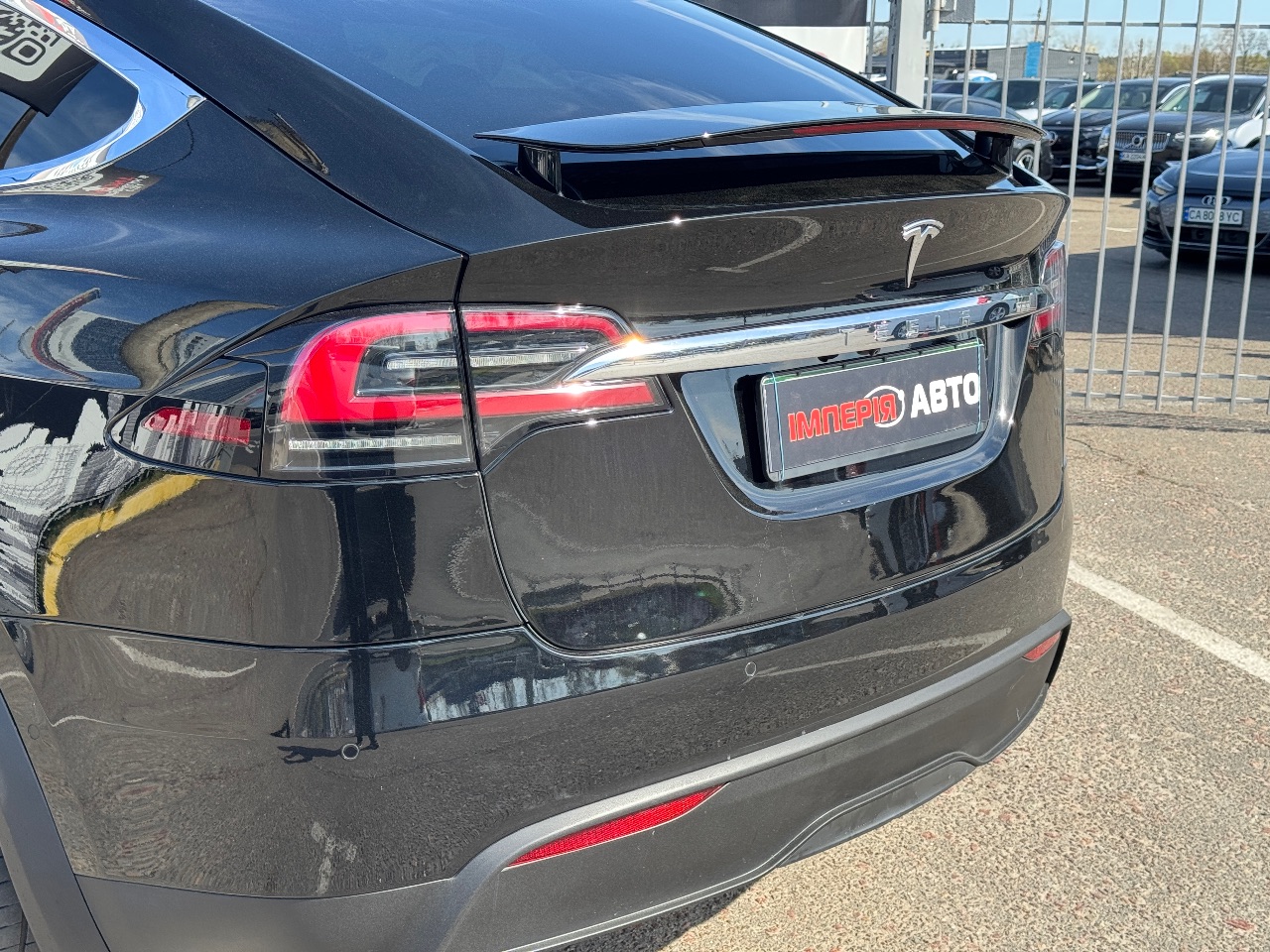 Tesla Model X - фото 8
