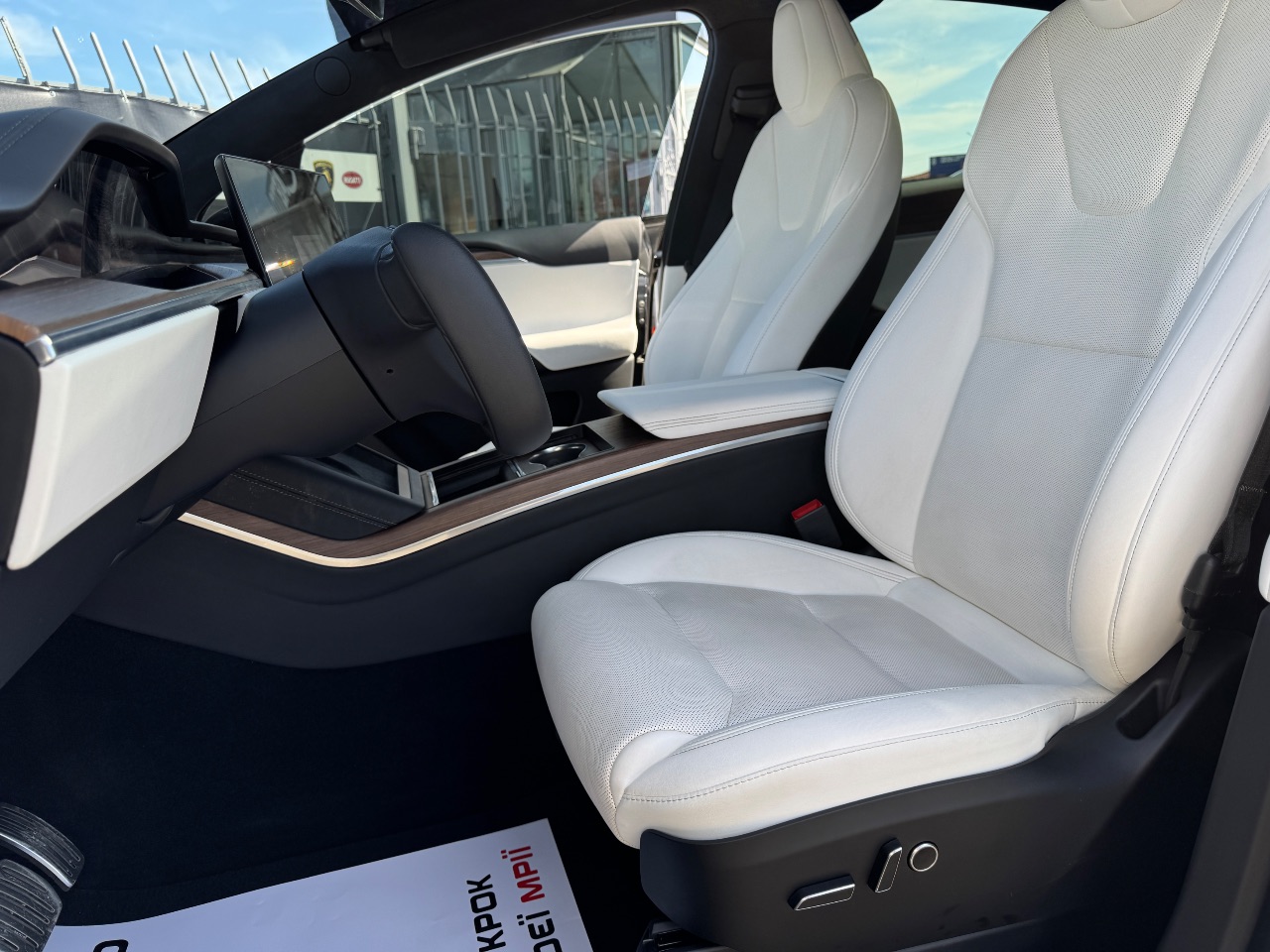 Tesla Model X - фото 3