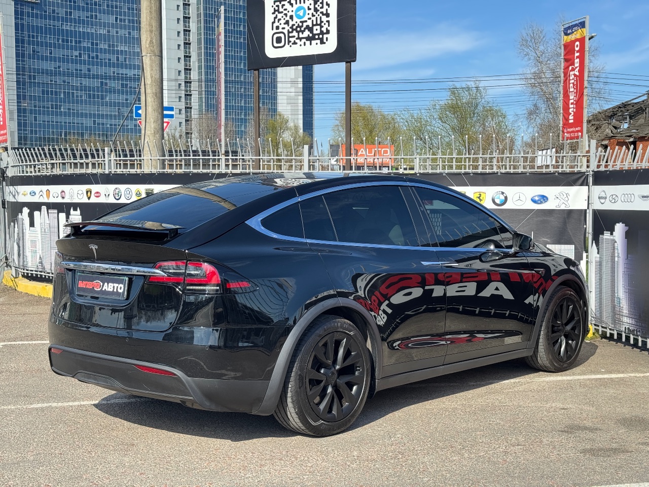 Tesla Model X - фото 20