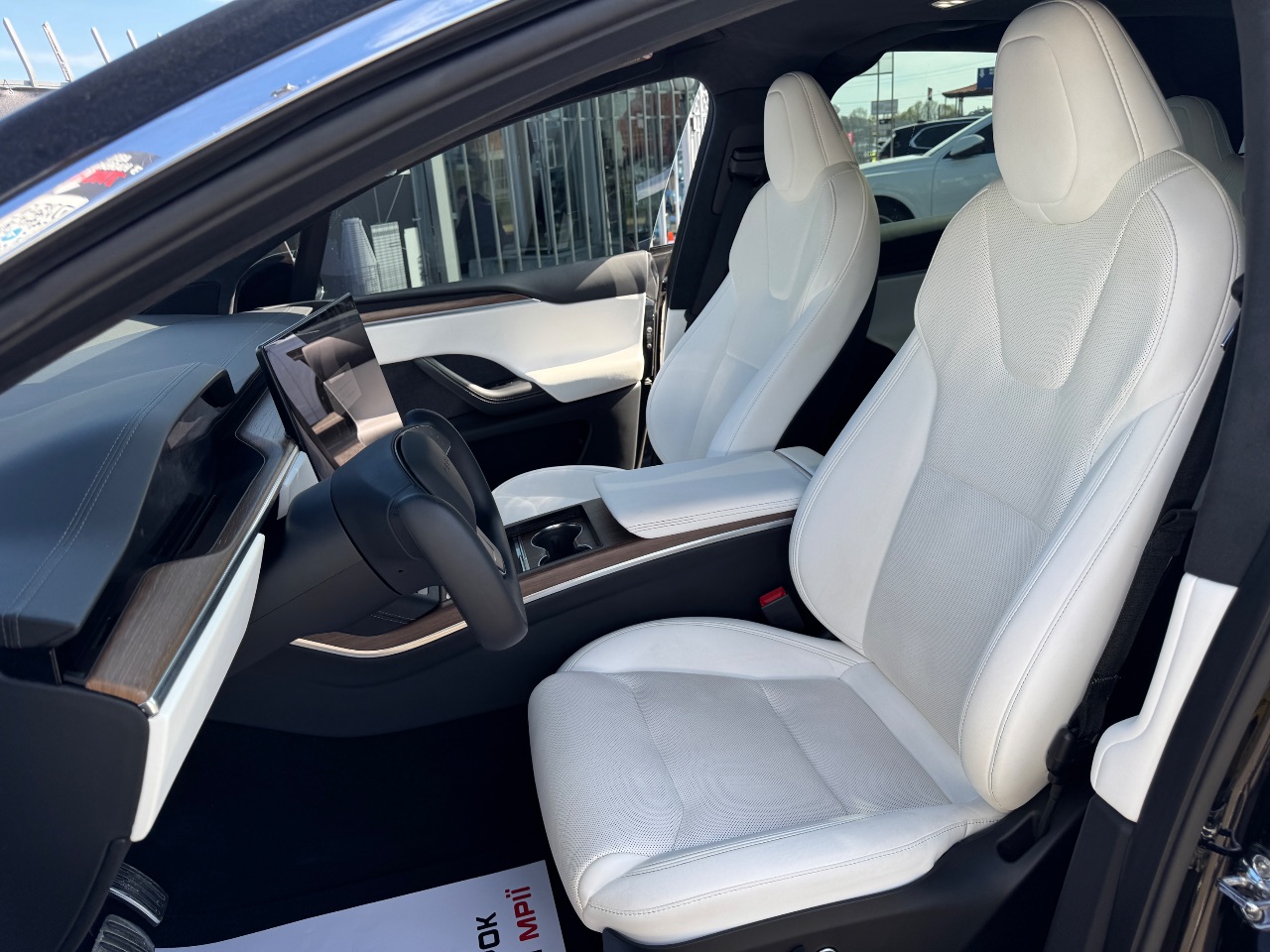 Tesla Model X - фото 17