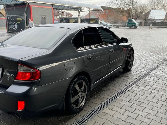 Subaru Legacy - фото 2
