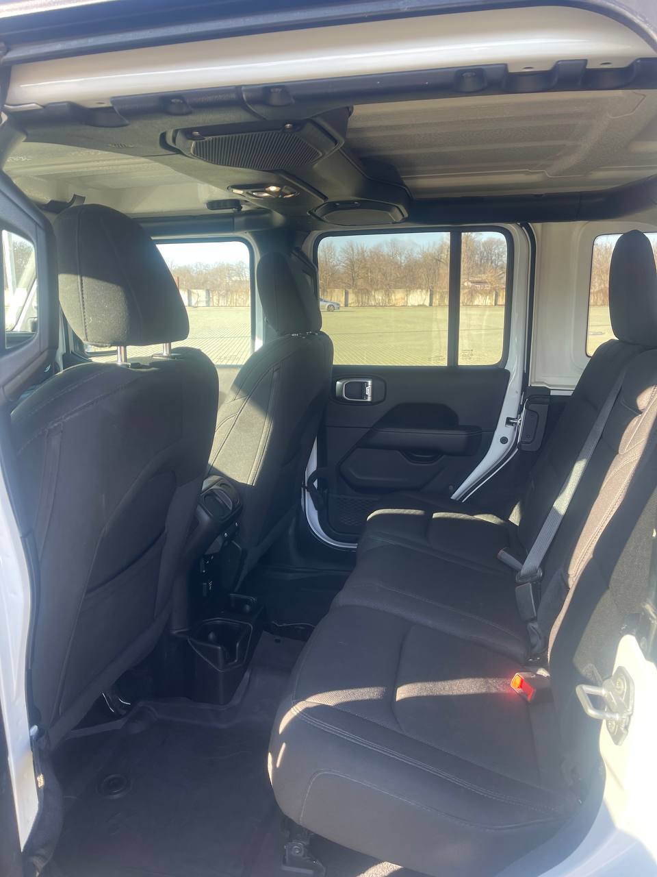 Jeep Wrangler - фото 11