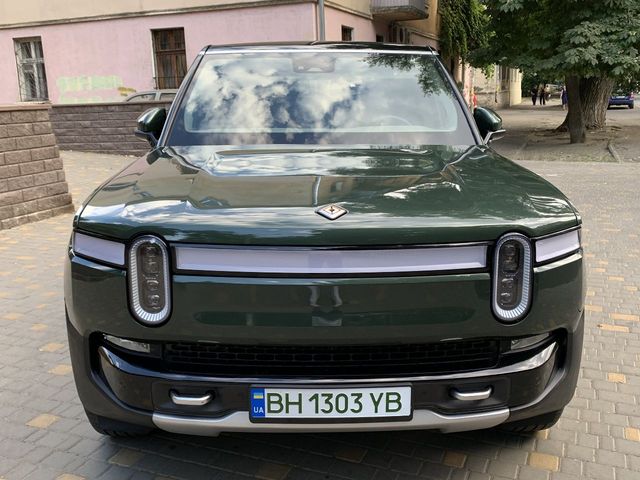 Rivian R1S - фото 5